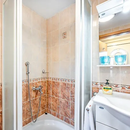 Fortun Estate - Apartmaji Ob Reki Kolpi 农家乐