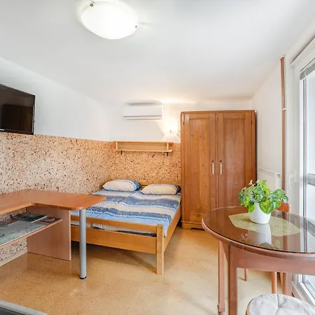 农家乐 Fortun Estate - Apartmaji Ob Reki Kolpi 梅特利卡