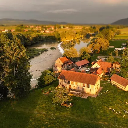 Farma Fortun Estate - Apartmaji Ob Reki Kolpi Metlika