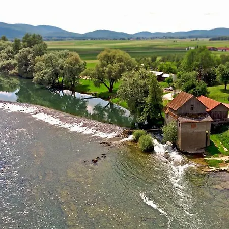 Fortun Estate - Apartmaji Ob Reki Kolpi Séjour à la ferme