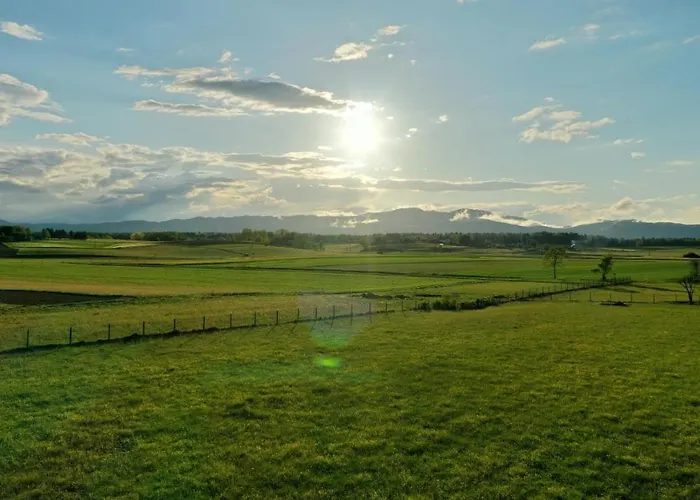 Fortun Estate - Apartmaji Ob Reki Kolpi Κατάλυμα σε φάρμα Metlika