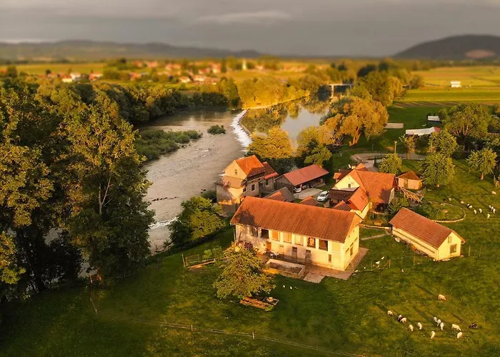 Farm stay Fortun Estate - Apartmaji Ob Reki Kolpi Metlika