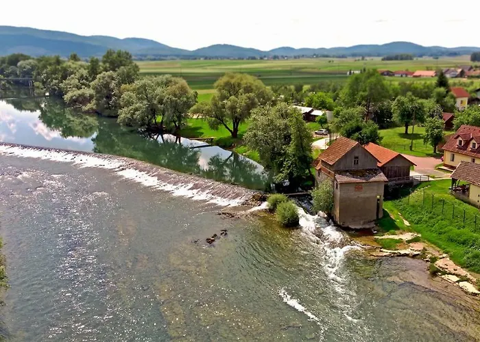 Fortun Estate - Apartmaji Ob Reki Kolpi Farm stay